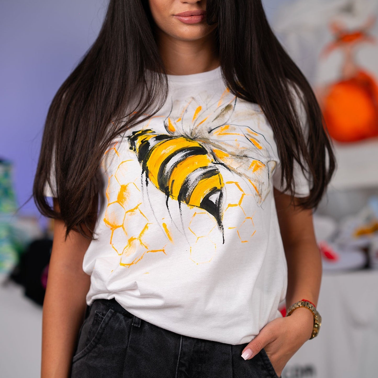 Ръчно Рисувана  ТЕНИСКА BEE